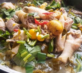 Lẩu Gà Lá Giang